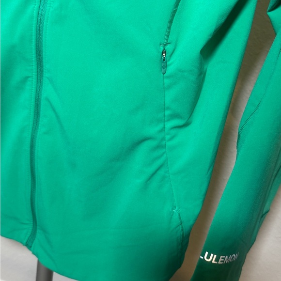 lululemon Mist Over Windbreaker - Picture 3 of 10